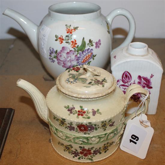 Creamware teapot, Worcs teapot, and a Derby? caddy
